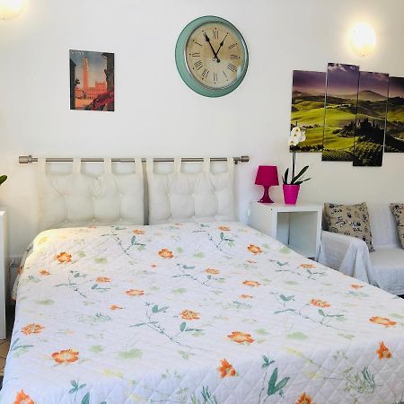 La Dolce Vita Studio With Free Private Parking Siena Kültér fotó